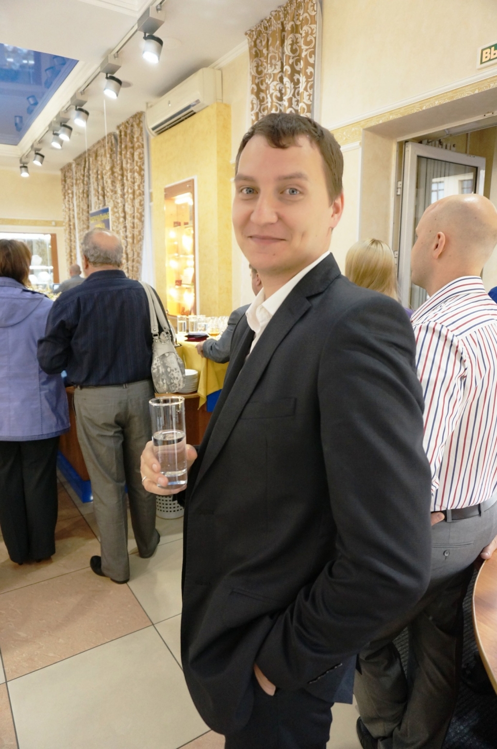 "Золотая Русь" сделала хабаровчанам подарок в виде уникального экспоната, Фото с места события собственное