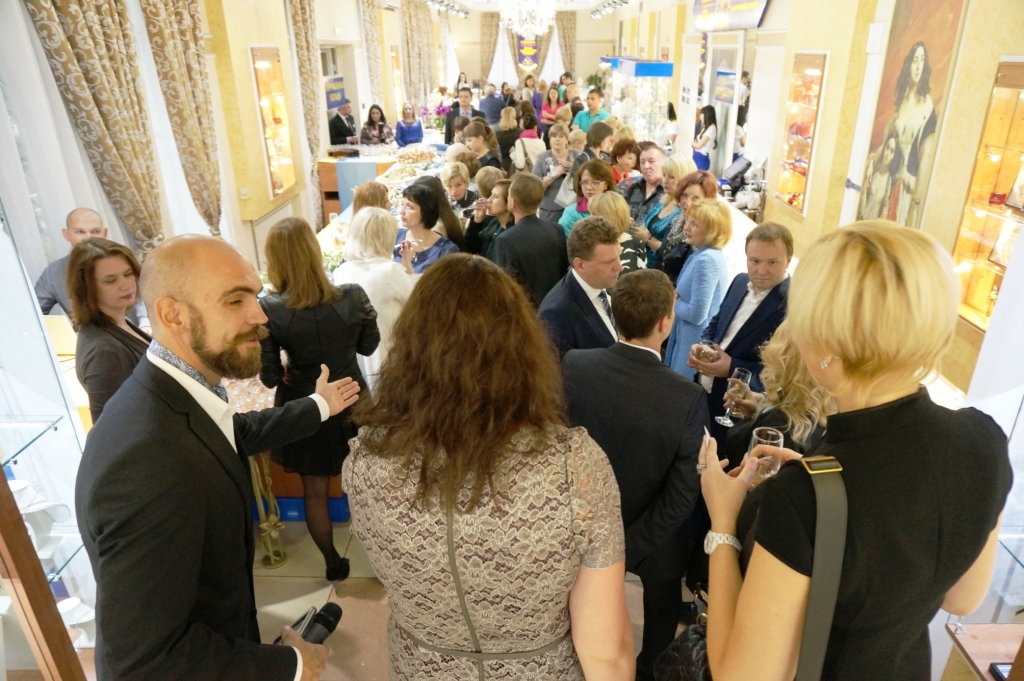 На мероприятии собрались десятки гостей, Фото с места события собственное