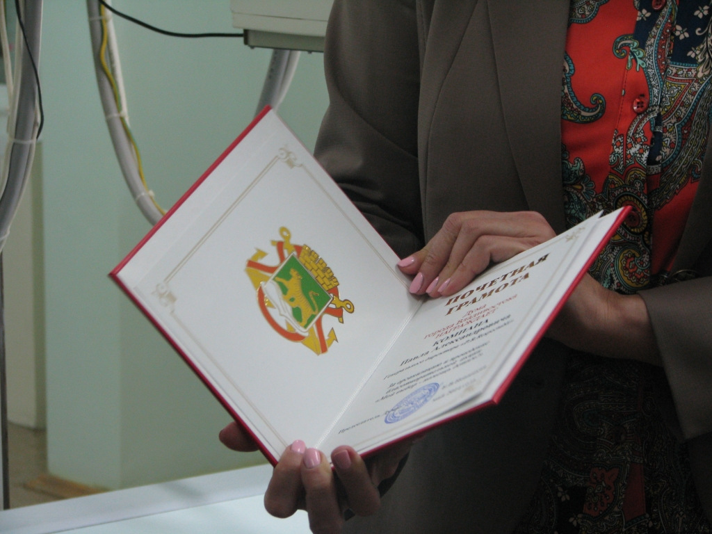 Грамота Павлу Компану, Фото с места события собственное