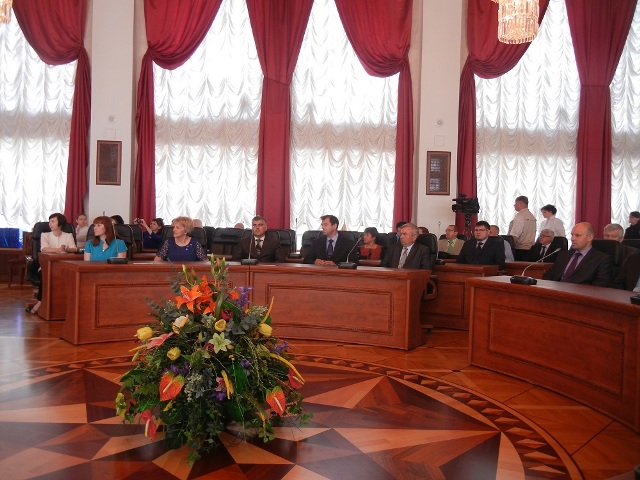 Торжественное собрание в правительстве ЕАО, Фото с места события собственное