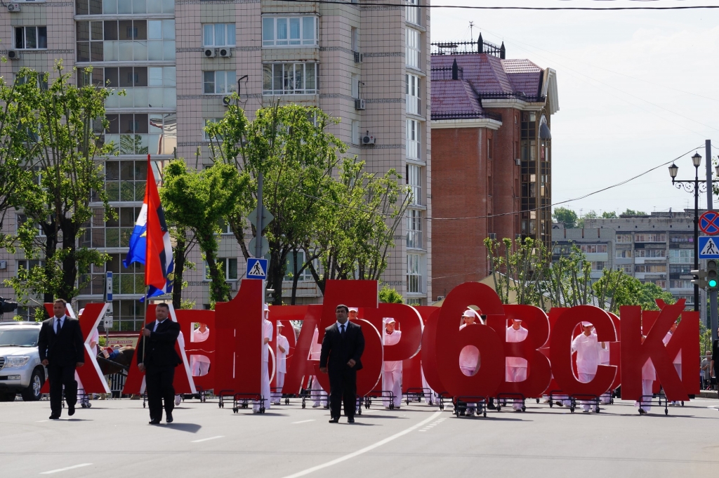 Возглавили колонну именитые спортсмены края, Фото с места события собственное