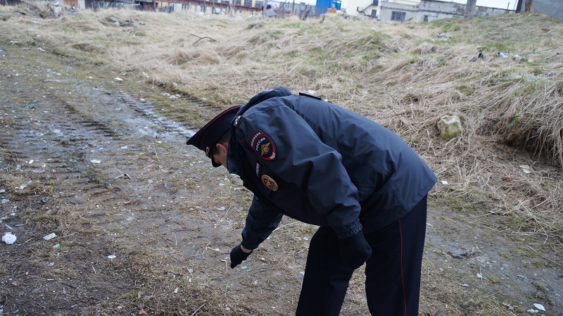 Поиск орудия преступления, Фото с места события собственное