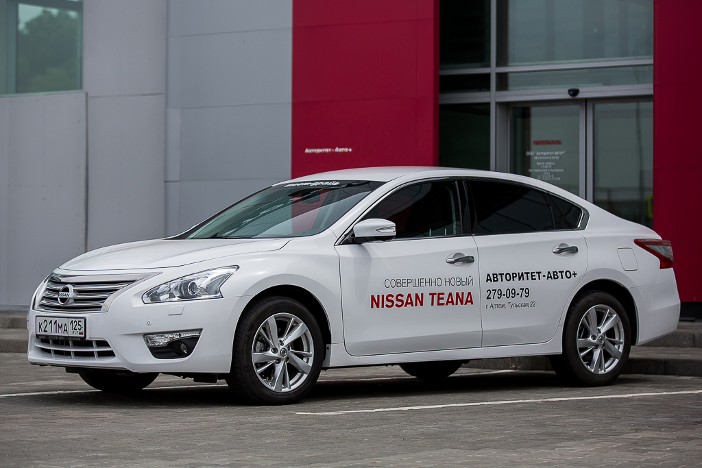 Новая Nissan Teana с мотором 2,5 литра, Фото с места события собственное