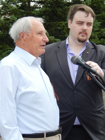 Выступает участник войны Василий Мартынов, Фото с места события собственное