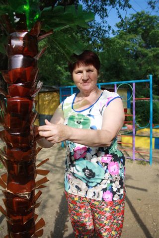 Конкурс на лучший двор стартовал в Биробиджане Жильцы 12-квартирноой деревянной двухэтажк, Фото с места события собственное