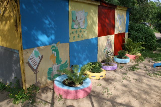 Конкурс на лучший двор стартовал в Биробиджане Жильцы 12-квартирноой деревянной двухэтажк, Фото с места события собственное