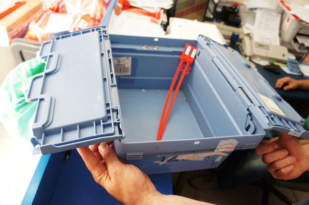 Специальный контейнер для перевозки ювелирных изделий, Фото с места события собственное