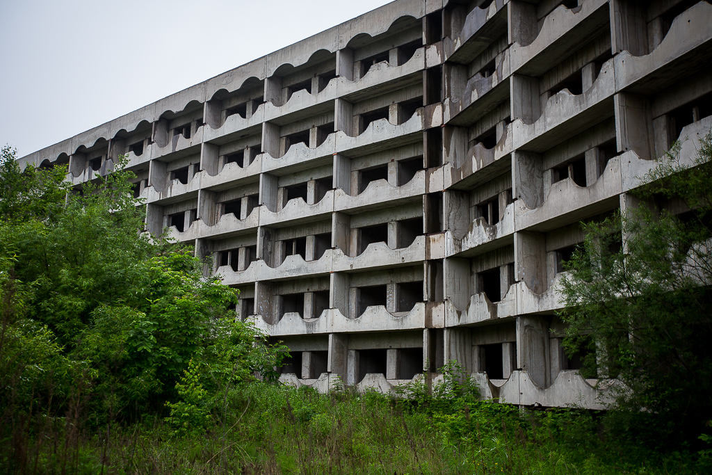 Каждая комната санатория имеет балкон, Фото с места события собственное