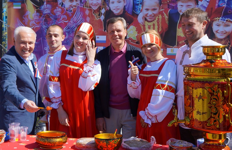 На Колыме отметили День России, Фото с места события собственное