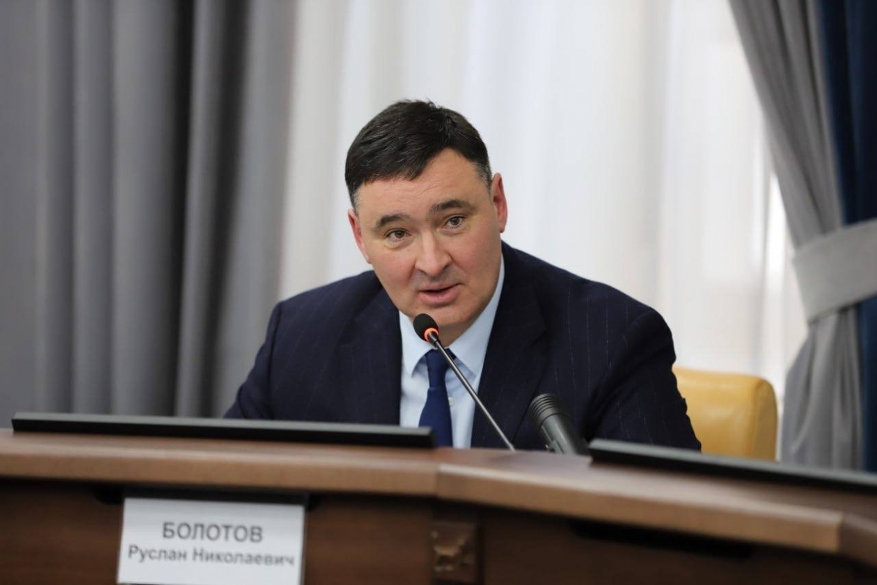 Замена сетей и новые дороги: мэр Иркутска Руслан Болотов отчитался о работе в 2024 году