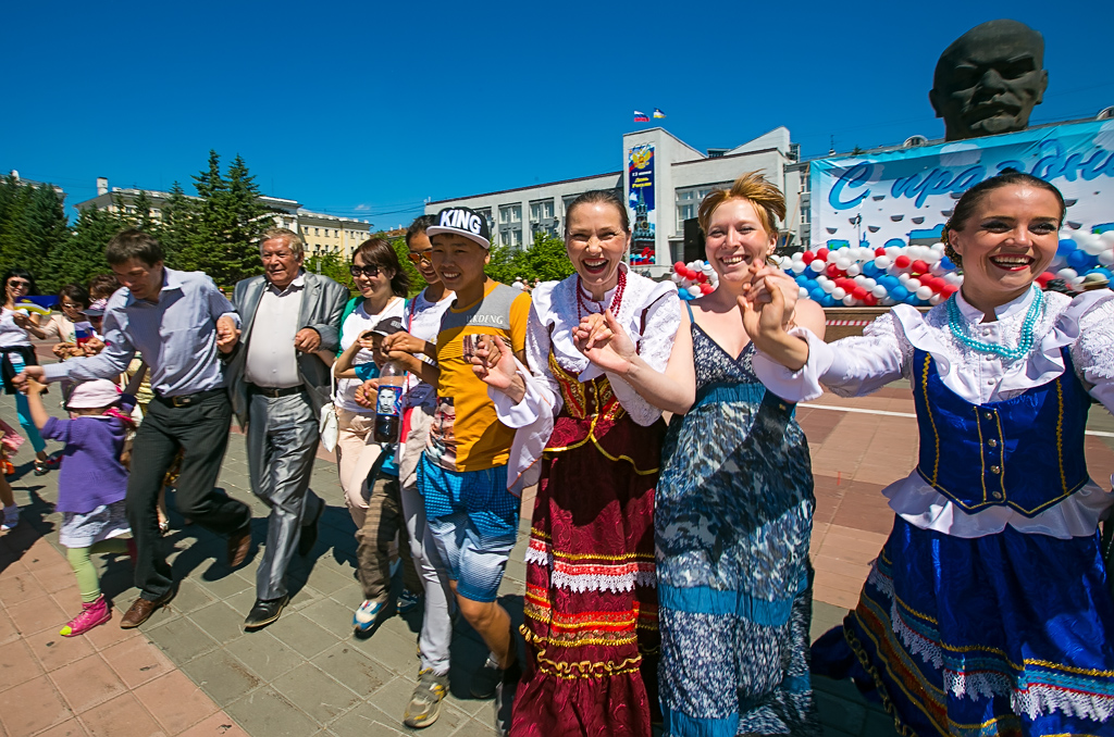 В День России горожане станцевали хоровод дружбы и ехор, Фото с места события собственное