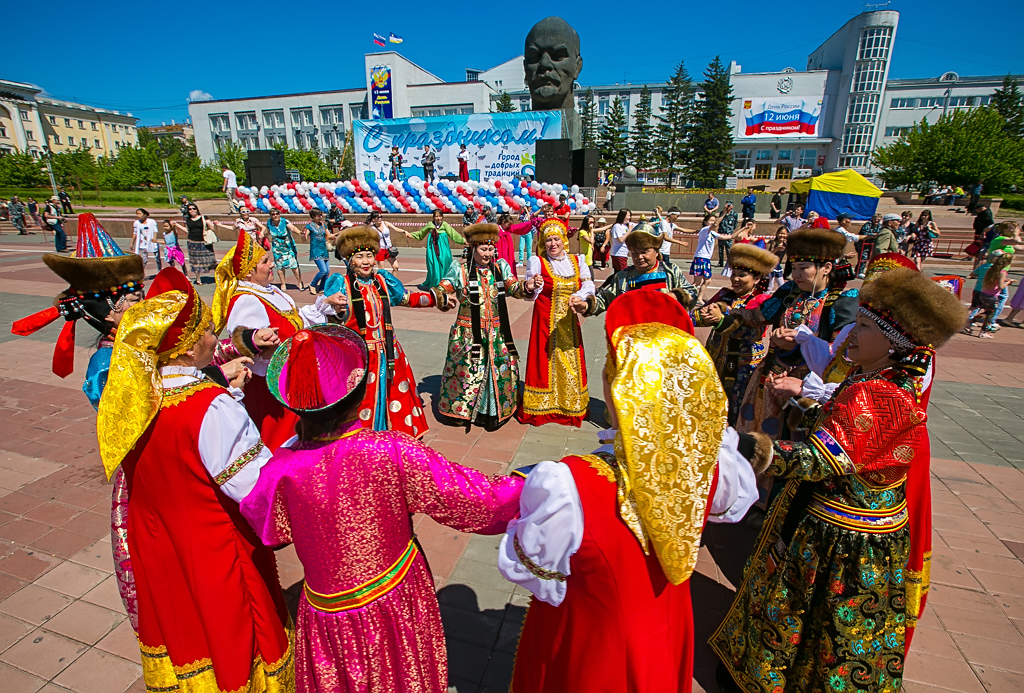 В День России горожане станцевали хоровод дружбы и ехор, Фото с места события собственное