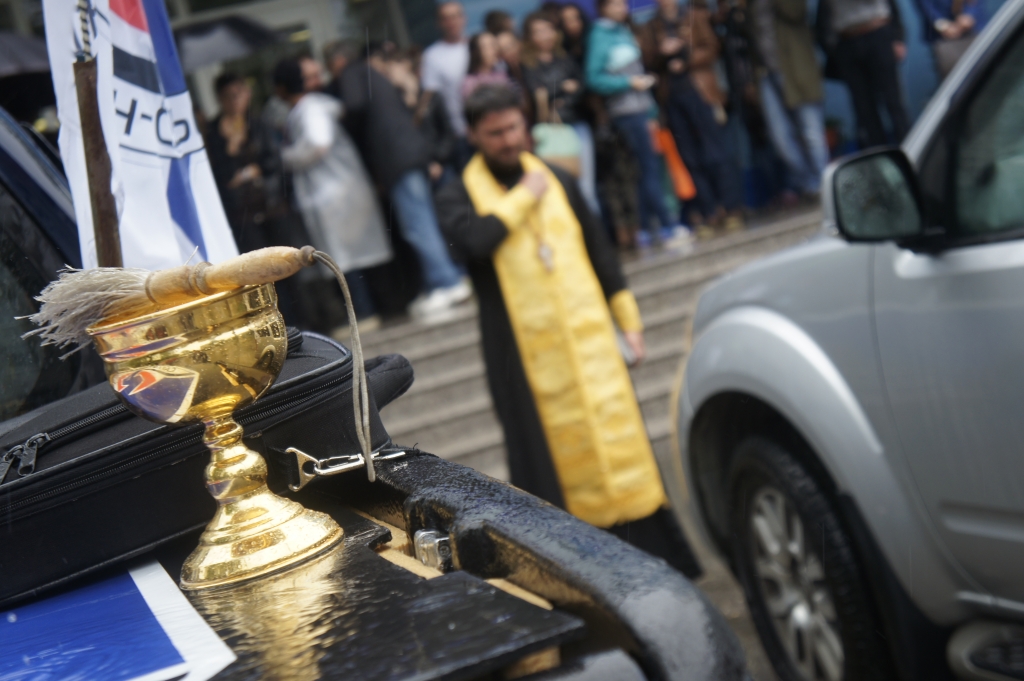 Напутственное слово участникам автоэстафеты от батюшки, Фото с места события из других источников