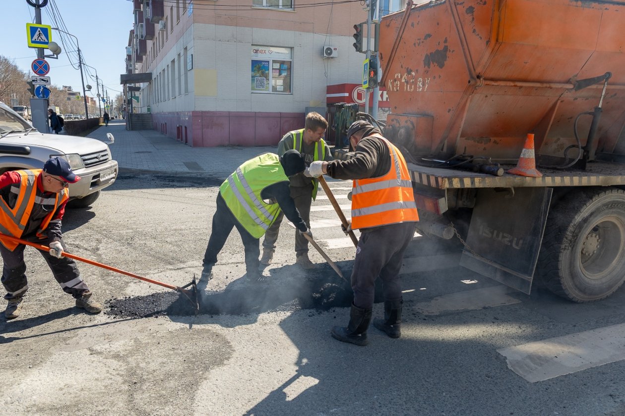 Теплые дни ускорили ямочный ремонт в Южно-Сахалинске пресс-служба администрации Южно-Сахалинска