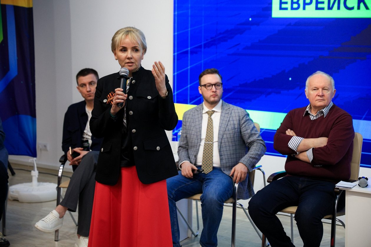 Открытие и пленарная дискуссия ДВ МедиаСаммита 2.0 в Биробиджане ИА PrimaMedia