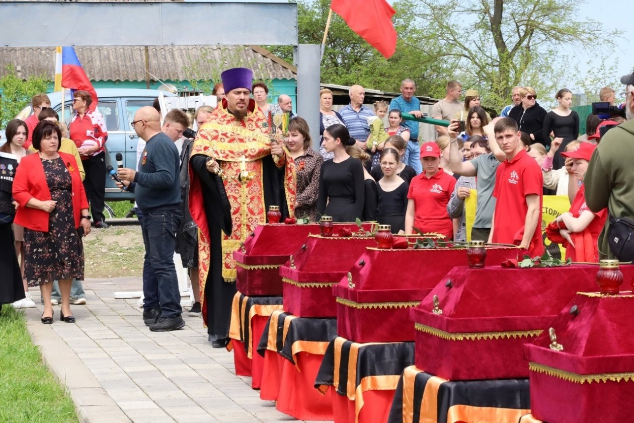 Павших в битве за Кавказ семерых воинов похоронили в Курском округе Ставрополья Соцсети Сергея Шевелева