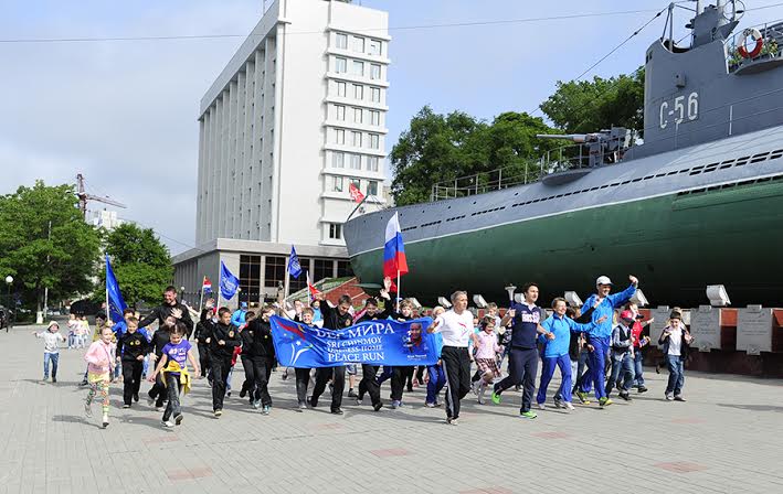 В память погибшим на приморской подлодке, Александр Монастырев предложил дать старт именно, Фото с места события собственное