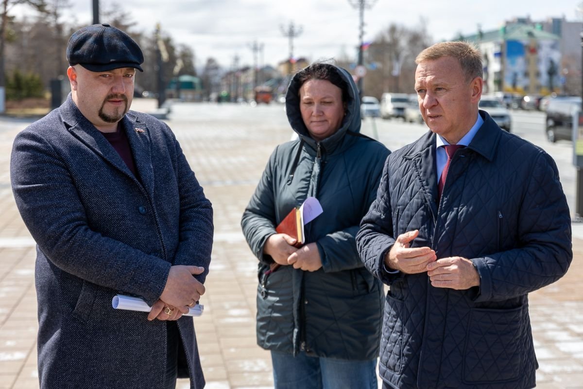 Мэр остался недоволен реконструкцией площади Славы в Южно-Сахалинске