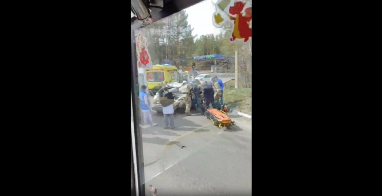 В Ангарске легковушку смяло в результате жесткого ДТП