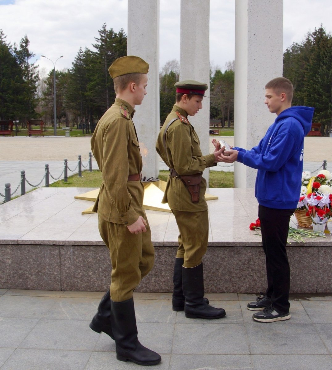 "Капсулу Победы" с посланиями от ветеранов передали молодым комсомольчанам Пресс-служба администрации Комсомольска-на-Амуре