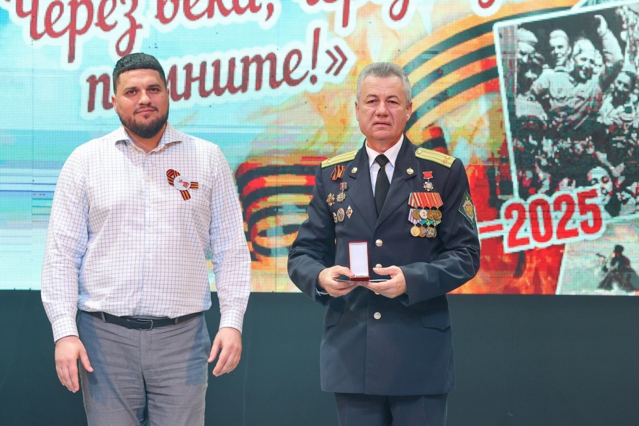 Торжественный концерт во Владивостоке в честь 80-летия Великой Победы ИА PrimaMedia