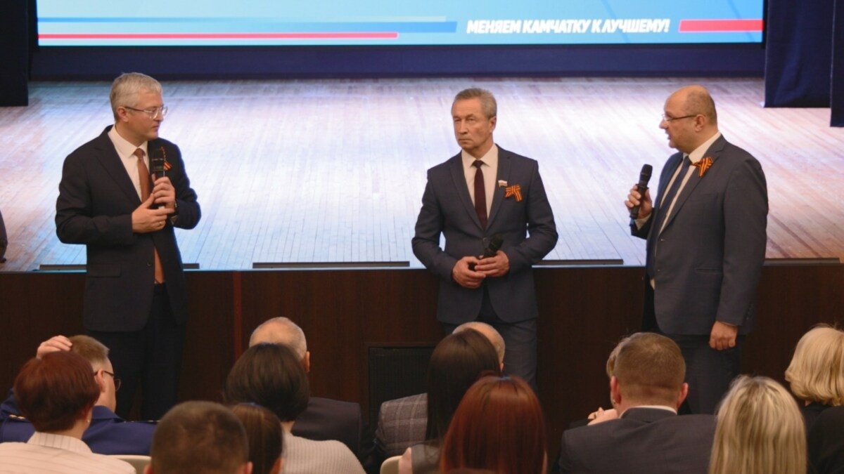 Владимир Солодов жестко раскритиковал главу Вилючинска за задержку выплат учителям kamgov.ru