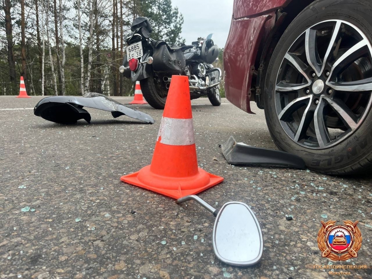 В Иркутском районе мотоциклист погиб после столконвения с автомобилем УГИБДД Иркутской области