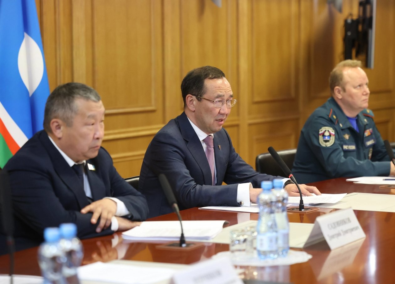 Глава Якутии поручил усилить профилактику природных пожаров