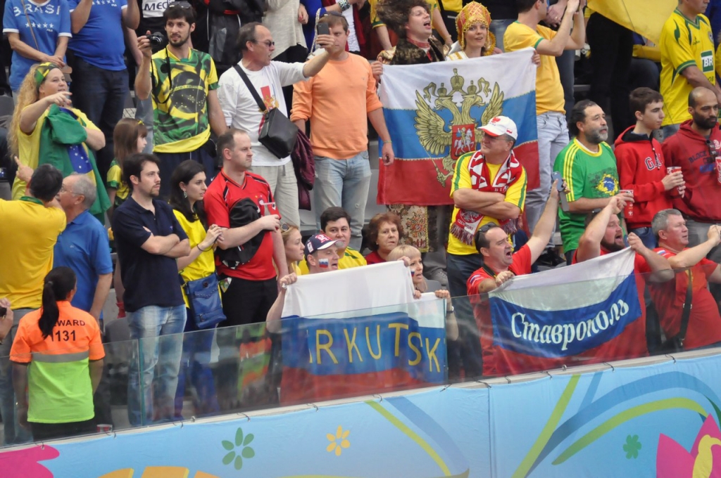 Жители Иркутска болели за Россию, Фото с места события собственное