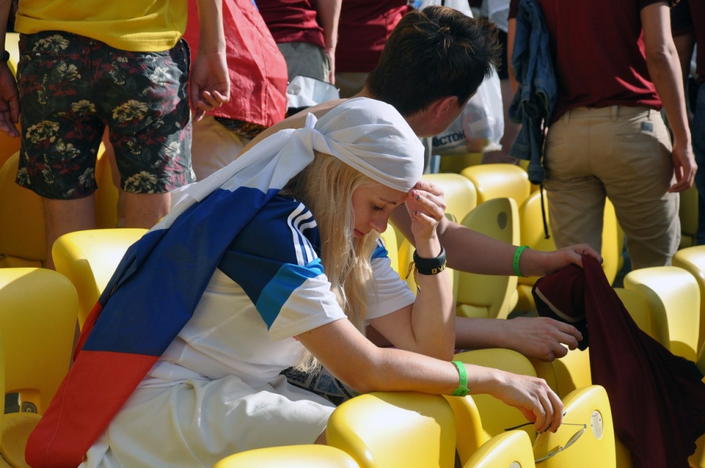 Болельщики в отчаянии, Фото с места события собственное