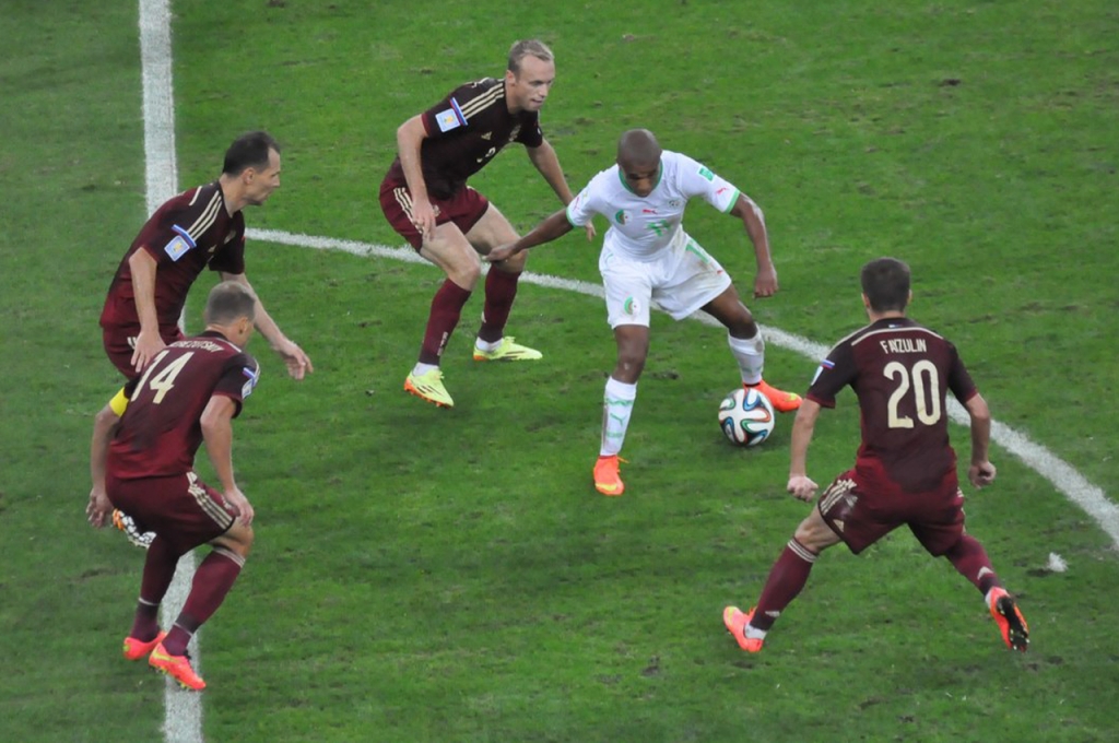 Футболист сборной Алжира оказался в "плену", Фото с места события собственное