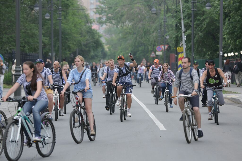 Участие в велопробеге приняли сотни велосипедистов, Фото с места события собственное