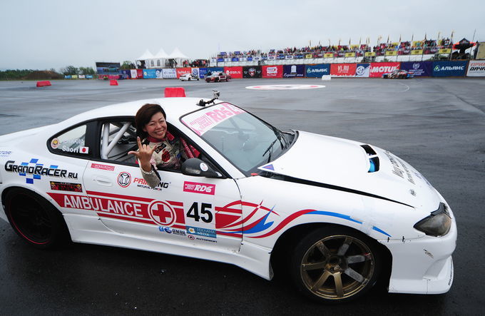 Цунода формула 1. Дзюдзю нода гонщица. Японские гонщики дрифт. Тикахиро кобаяси. Камуи кобаяши.