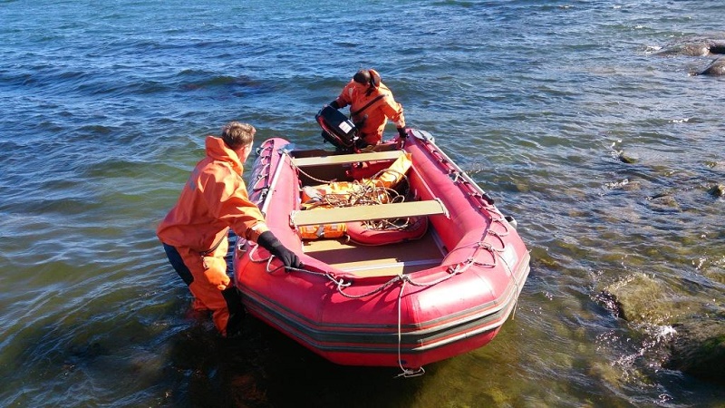Люди не могли доплыть до берега из-за усилившегося ветра, Фото с места события из других источников