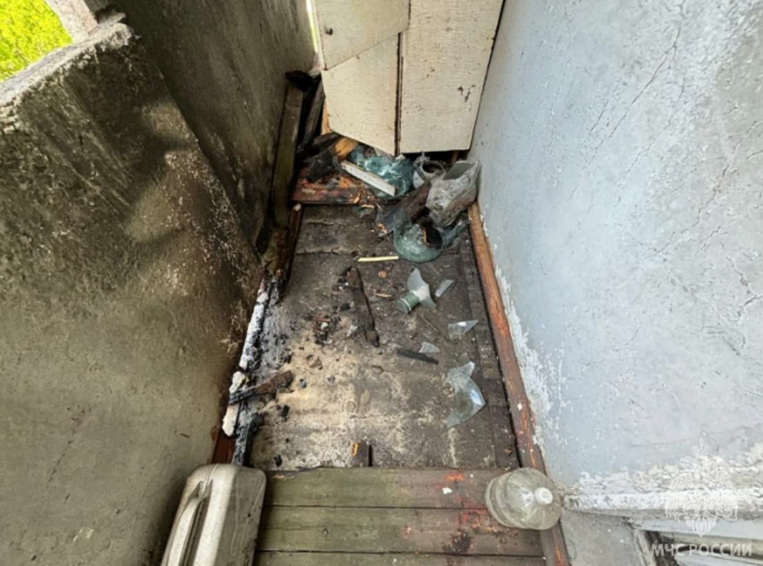 Балкон вспыхнул из-за оставленной на солнце банки с водой в Ангарске