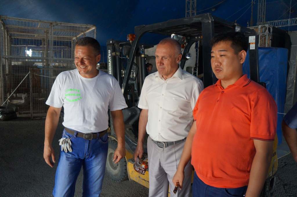 Народный артист России Мстислав Запашный, председатель Думы УГО Николай Рудь и депутат ЗС ПК Валерий Кан, Фото с места события собственное