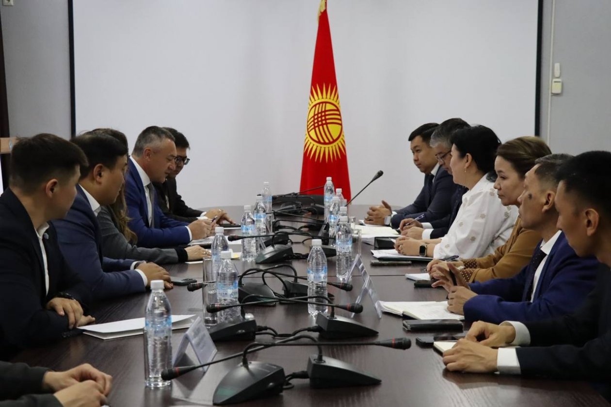 пресс-служба Жогорку Кенеша Кыргызской Республики и Федерации профессиональных союзов Кыргызстана