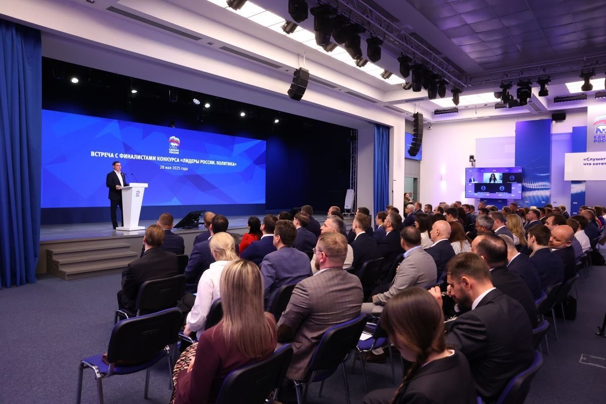 Владимир Якушев  встретился с финалистами конкурса Лидеры России. Политика