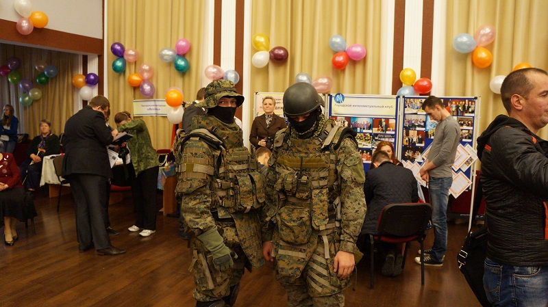 Страйкболисты из клуба "Братина" в боевом снаряжении, Фото с места события собственное