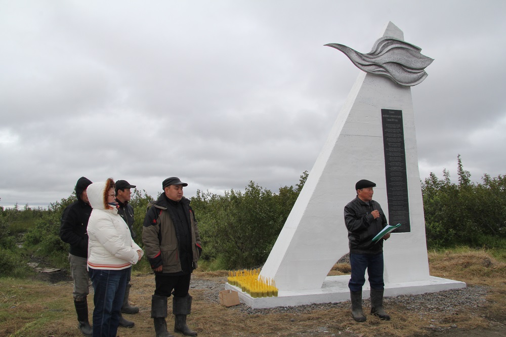 В поселке Усть-Янск открыт памятник жертвам авиакатастрофы вертолета Ми-8  пресс-служба администрации правительства РС (Я)
