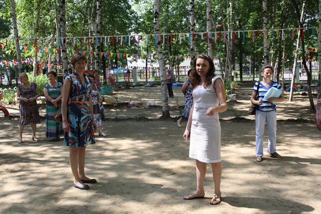 Комиссию встречали воспитатели, Фото с места события собственное