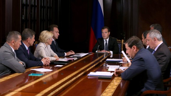 Совещание Дмитрия Медведева с вице-премьерами, Фото с места события из других источников