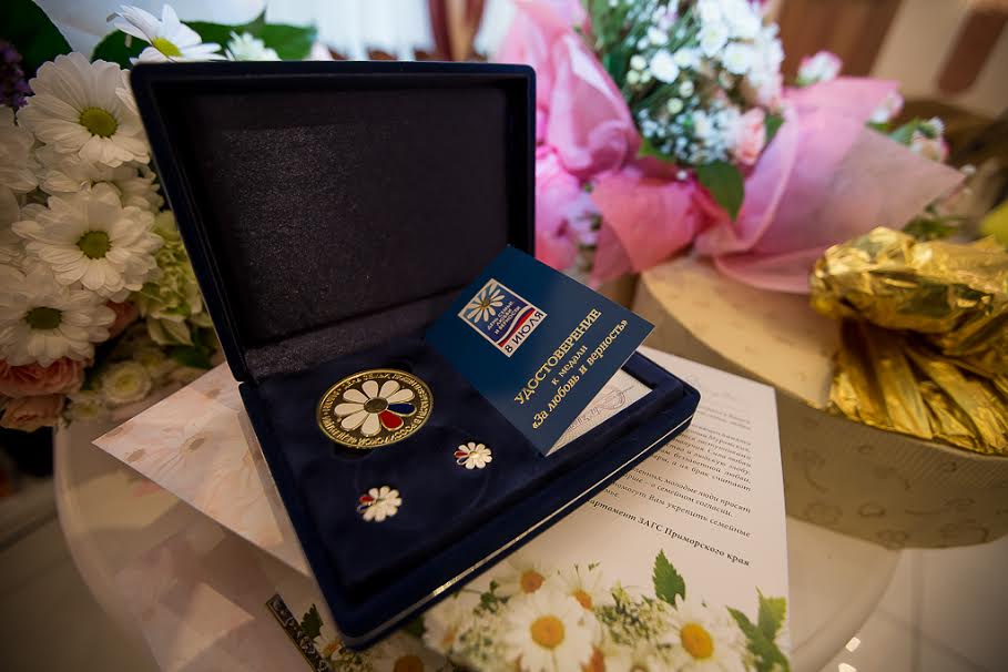 Медали, Фото с места события собственное