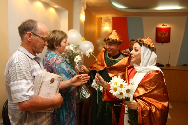 Гостей встречали Петр и Феврония, Фото с места события из других источников