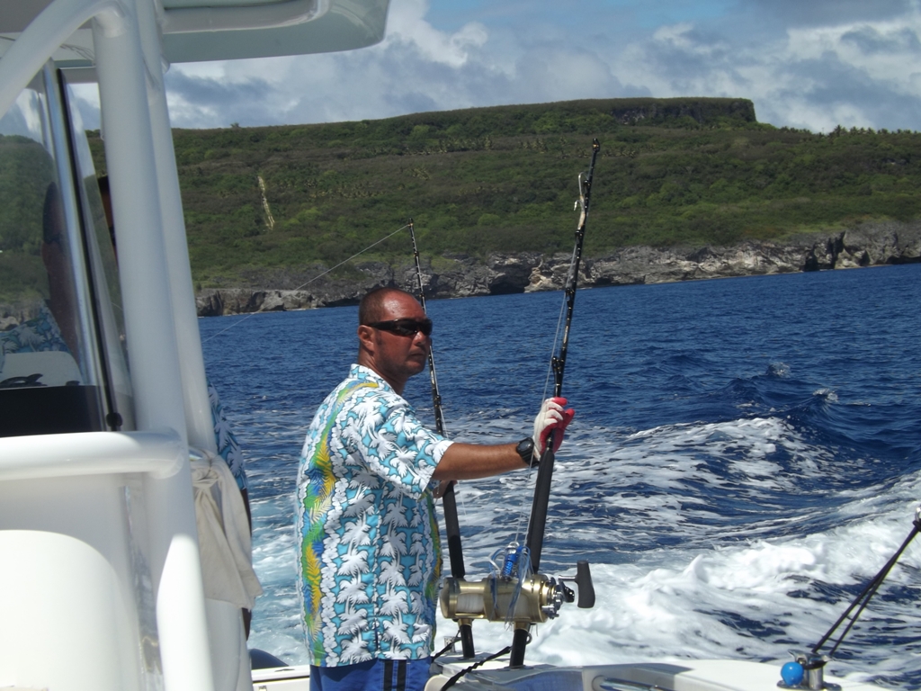 Особенно популярен на Сайпане у туристов троллинг , Фото с места события из других источников