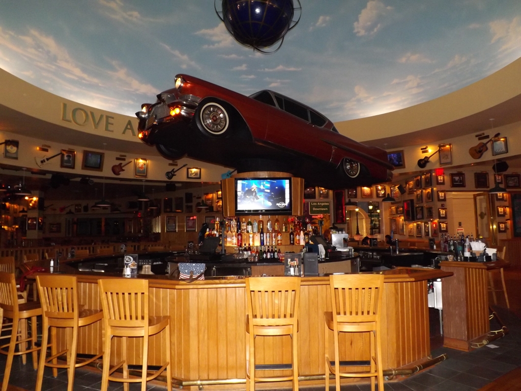 Знаменитая сеть Hard Rock Cafe, Фото с места события из других источников