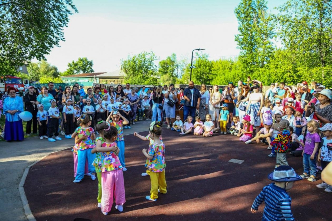 Яркие массовые мероприятия в честь Дня города Иркутска прошли в округах депутатов думы