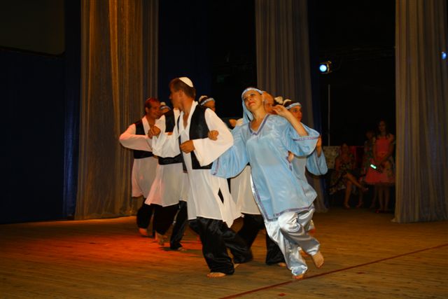 Еврейский танец, Фото с места события собственное