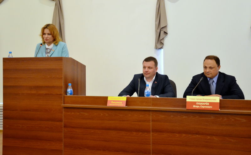 Елена Новицкая выступила с напутственными словами Фото предоставлено пресс-службой Думы города Владивостока