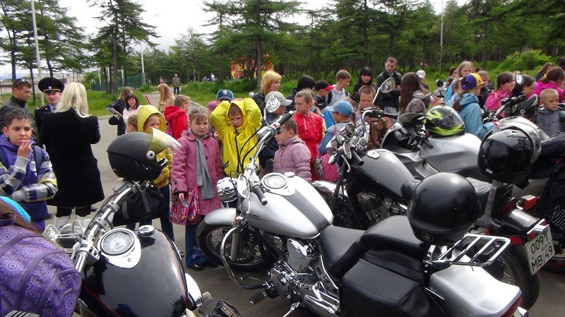 Сесть за руль мотоциклов класса Chopper и Enduro выпал шанс юным магаданцам, Фото с места события из других источников